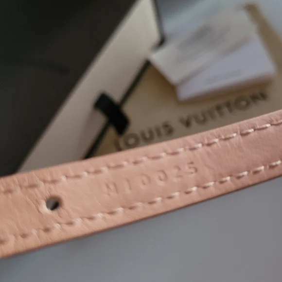 Authentic Louis Vuitton Vernis Belt Style Bracelet In Like New Condition! - Picture 4 of 8